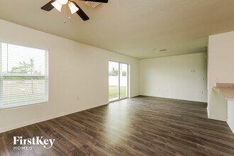 2204 NE 22nd Pl in Cape Coral, FL - Building Photo - Building Photo