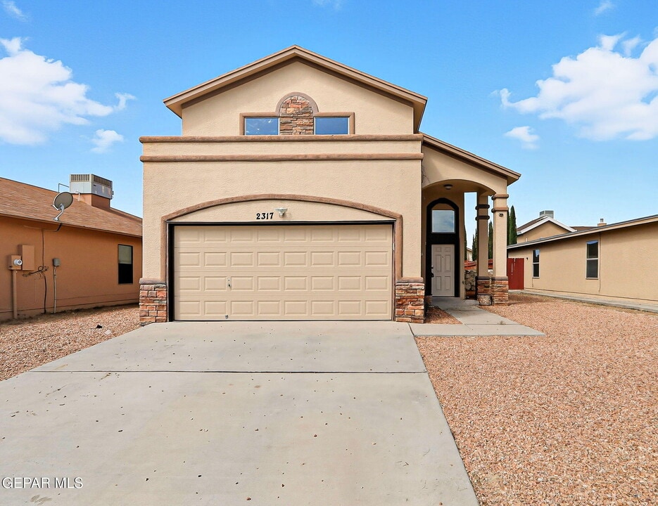 2317 Honey Dew St in El Paso, TX - Building Photo