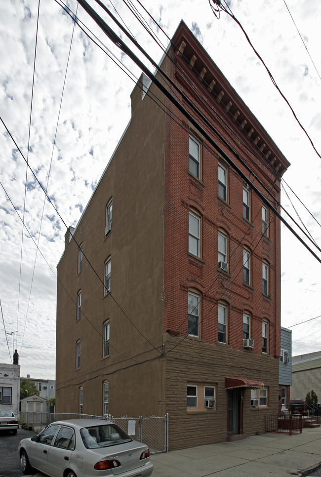 42 Wright Ave in Jersey City, NJ - Foto de edificio - Building Photo