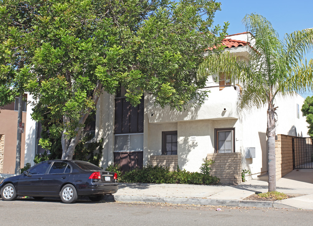 309 15th St in Huntington Beach, CA - Building Photo