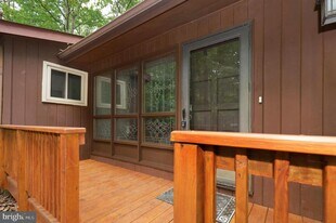 11800 Wolf Run Ln in Clifton, VA - Building Photo