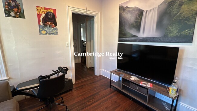 76 Curtis St, Unit #1 in Somerville, MA - Building Photo - Building Photo