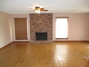 8021 NW 104th St in Oklahoma City, OK - Building Photo - Building Photo