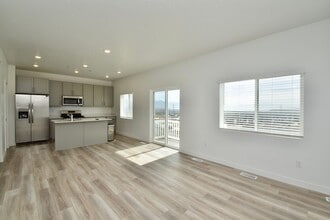 2042 Golden Ruby Dr in Eagle Mountain, UT - Building Photo - Building Photo