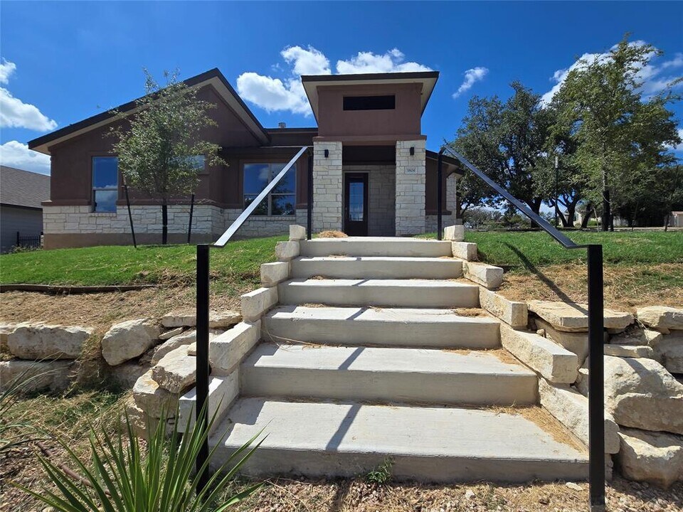 3806 Boone Dr in Lago Vista, TX - Building Photo