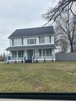 60 Lynbrook Dr, Unit 1 in Mastic Beach, NY - Building Photo