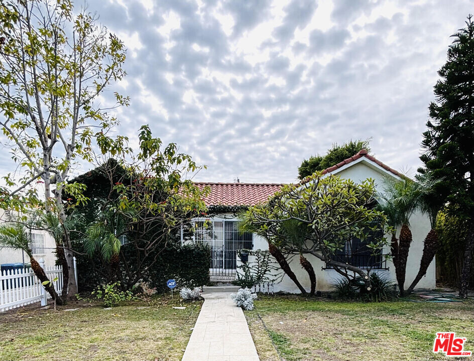 1445 S Carmelina Ave in Los Angeles, CA - Building Photo