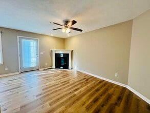 1112 Ekstam Dr in Bloomington, IL - Building Photo - Building Photo