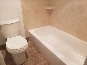 9410 Poinciana Plz, Unit 101 in Davie, FL - Foto de edificio - Building Photo