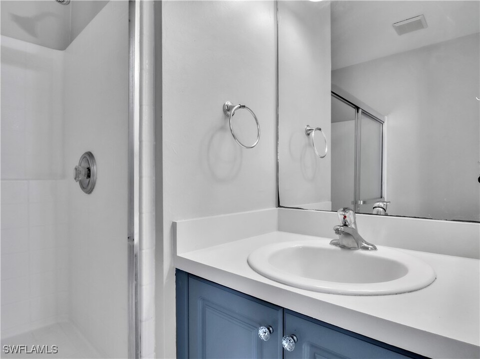 1629 NW 3rd Pl in Cape Coral, FL - Foto de edificio