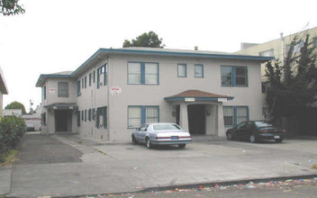 1707 28th Ave in Oakland, CA - Foto de edificio - Building Photo