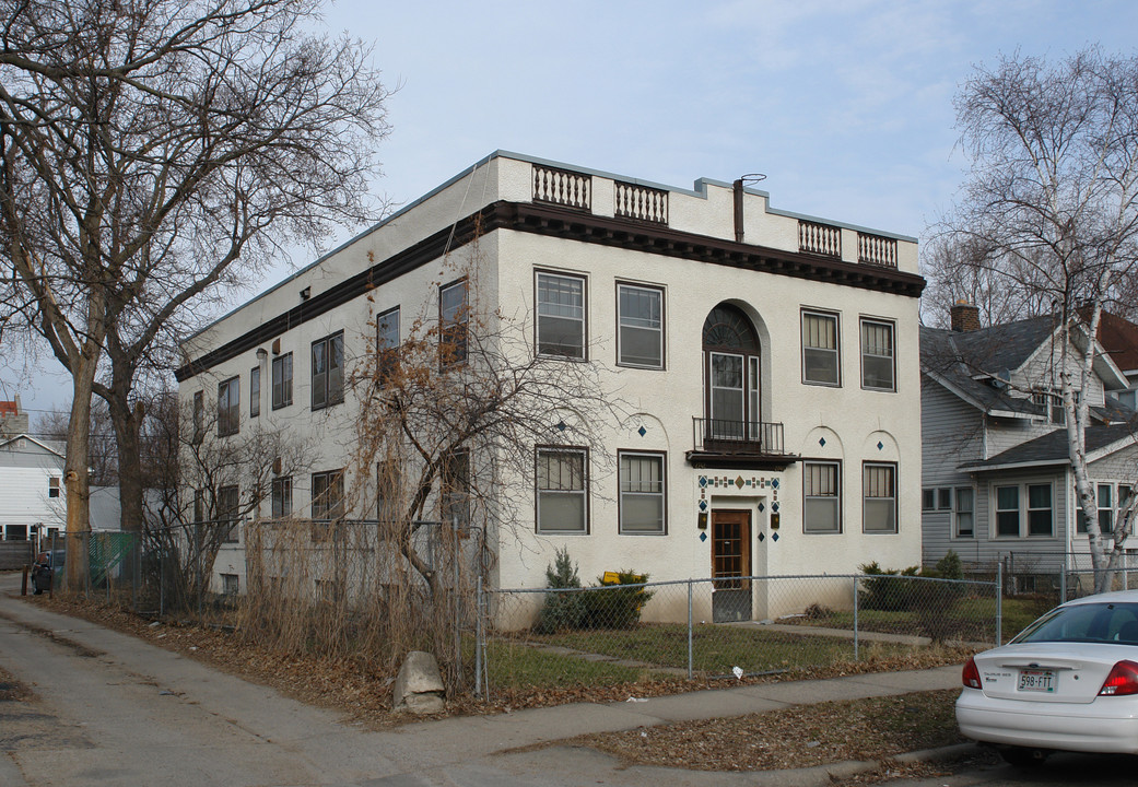 2740-2742 Harriet Ave S in Minneapolis, MN - Building Photo