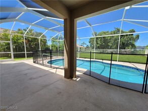 2149 Cape Heather Cir in Cape Coral, FL - Foto de edificio - Building Photo