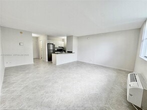 2401 Riverside Dr in Coral Springs, FL - Building Photo - Building Photo