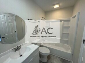 3632 Manslick Rd in Louisville, KY - Building Photo - Building Photo