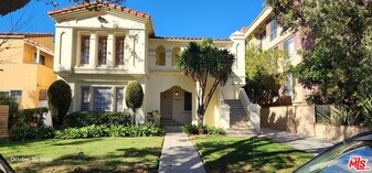 461 S Bedford Dr in Beverly Hills, CA - Building Photo