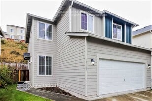 18519 101st Ave E in Puyallup, WA - Building Photo