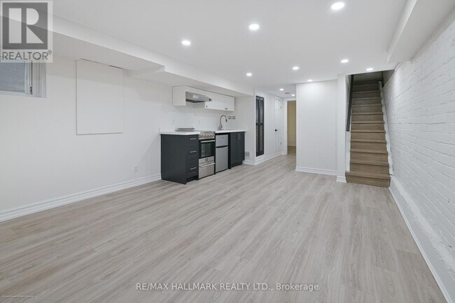 208 Cedarvale Ave in Toronto, ON - Building Photo - Building Photo