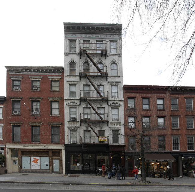 615 1/2 Hudson St in New York, NY - Building Photo - Building Photo