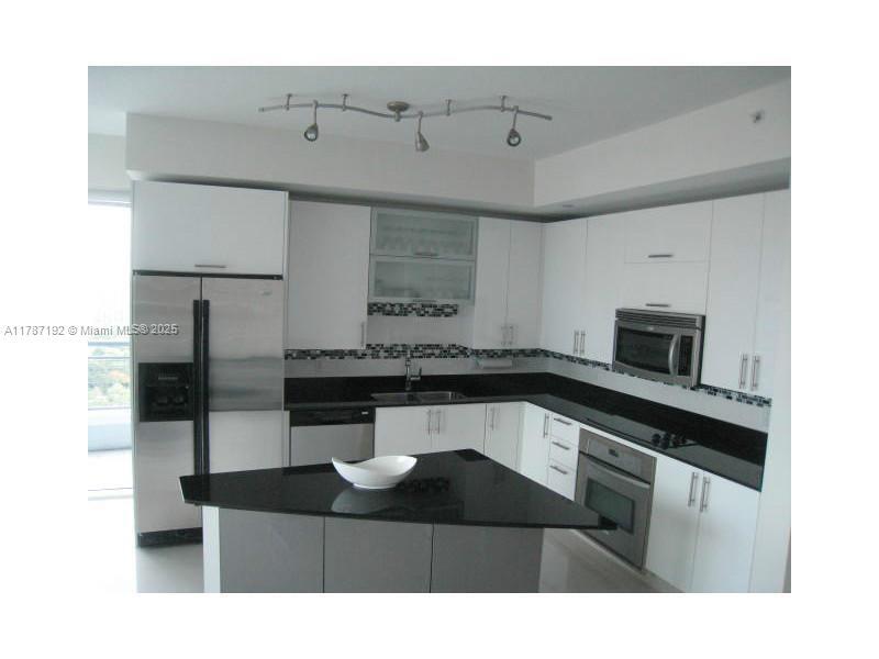 60 SW 13th St, Unit 1900 in Miami, FL - Building Photo