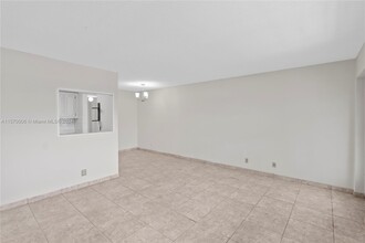 281 Camden L in West Palm Beach, FL - Building Photo - Building Photo