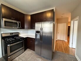 2733 N Campbell Ave, Unit 1R in Chicago, IL - Building Photo