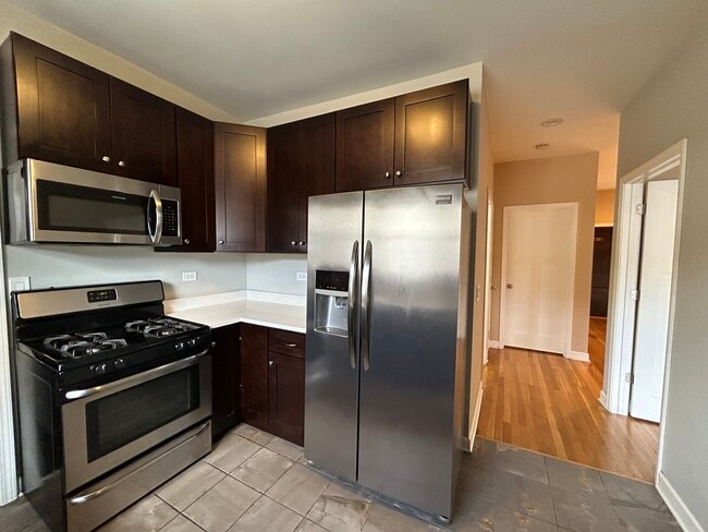 2733 N Campbell Ave, Unit 1R