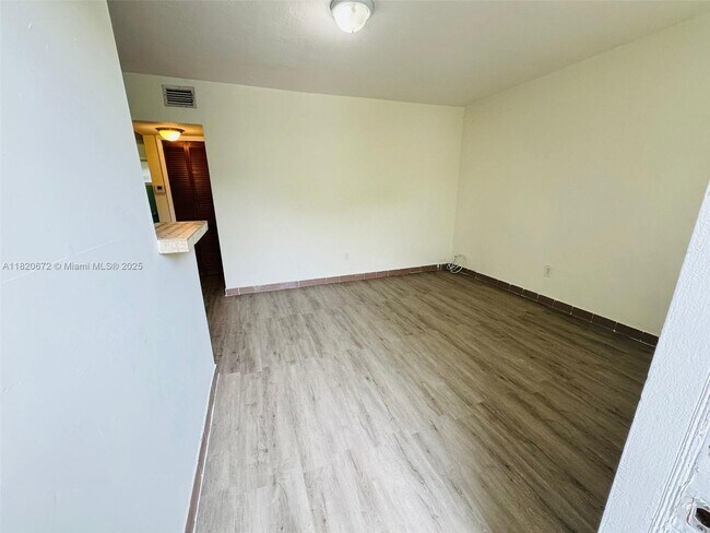 2900 W Flagler St in Miami, FL - Building Photo - Building Photo