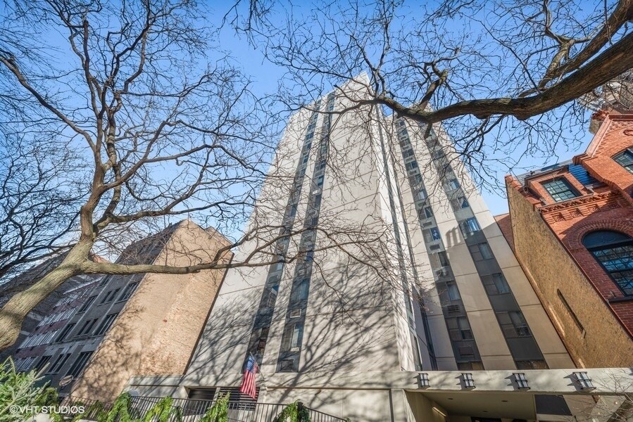 1339 N Dearborn St in Chicago, IL - Building Photo