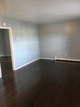 393 Grove St in North Plainfield, NJ - Building Photo - Building Photo