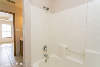 16160 Rolling Meadows Dr in Lindale, TX - Building Photo - Building Photo