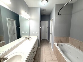 13119 S Bellaire Estates Dr in Houston, TX - Building Photo - Building Photo