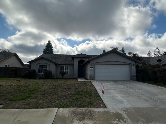 2533 W Buena Vista Ave in Visalia, CA - Building Photo - Building Photo