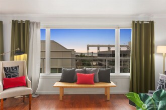 617 W Mercer Pl in Seattle, WA - Foto de edificio - Building Photo