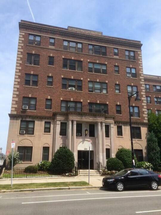 2003 Commonwealth Avenue, Unit 27 in Boston, MA - Foto de edificio