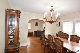 121 Cambridge St in West Hartford, CT - Building Photo - Building Photo