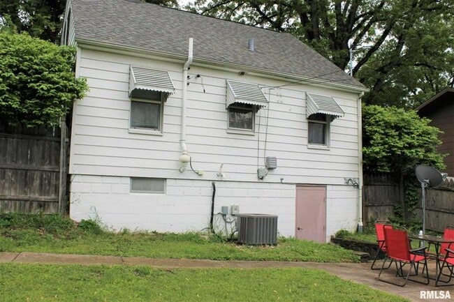 2369 34th St in Moline, IL - Foto de edificio - Building Photo