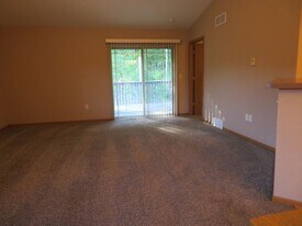 111-115 Nordic Way in Slinger, WI - Building Photo