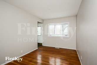 2718 Westminster Dr in Florissant, MO - Foto de edificio - Building Photo