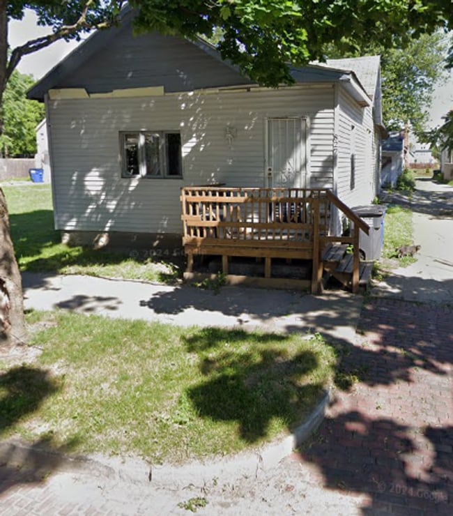 property at 827 Noble St