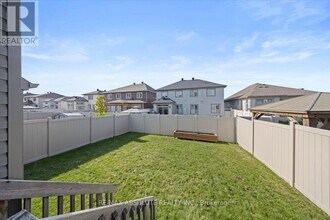 332 Haliburton Hts in Ottawa, ON - Building Photo - Building Photo