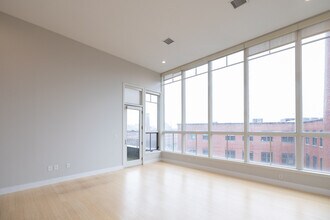 450 Harrison Ave, Unit 203 in Boston, MA - Building Photo - Building Photo