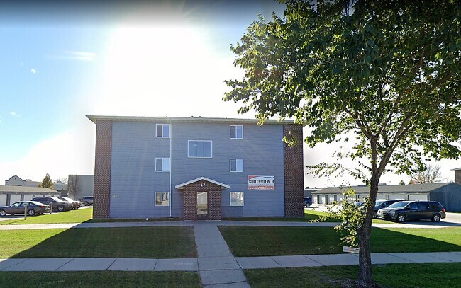 Southview Apartments I & II in Grand Forks, ND - Building Photo - Building Photo