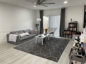 9621 SW 77th Ave in Miami, FL - Building Photo - Building Photo