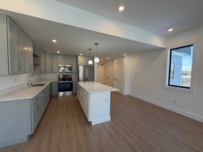 1060 Main St in Millis, MA - Building Photo - Building Photo