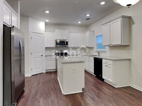 515 S Fortune Way in Dallas, GA - Foto de edificio - Building Photo