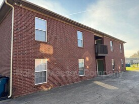 230 Highland Blvd in Shepherdsville, KY - Building Photo