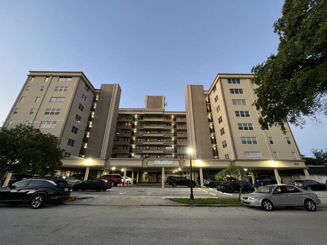 1811 Jefferson St in Hollywood, FL - Building Photo - Building Photo