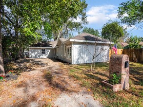 112 Oakdale St in Dayton, TX - Building Photo - Building Photo