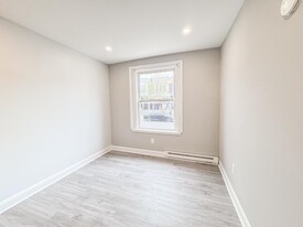 2266 E Cambria St in Philadelphia, PA - Building Photo